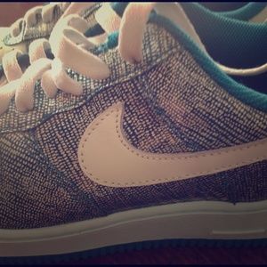 COPY - Nike Sneakers (vintage classics style)